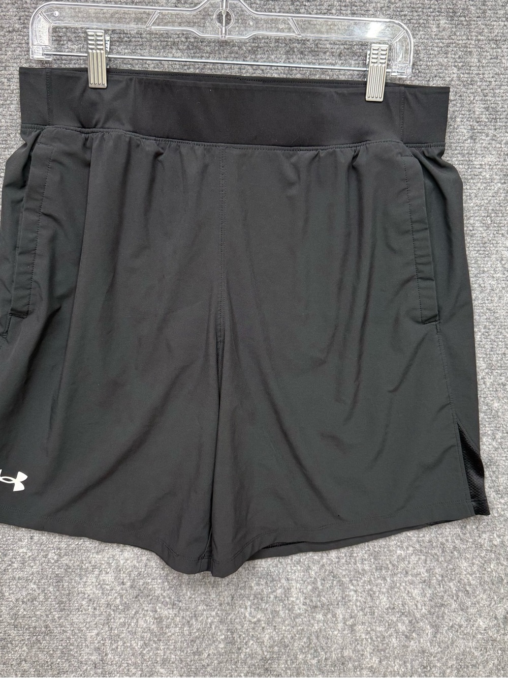 Under Armour Men's UA SpeedPocket Shorts Size Large 1371000 Black lined running